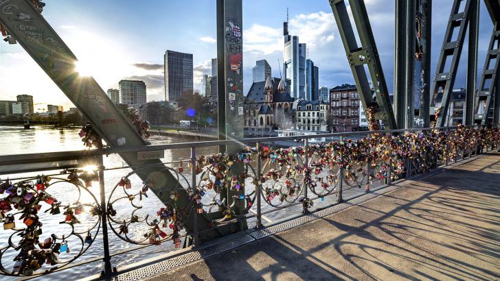 Kleine Auszeit: Der Jakobsweg durch Frankfurt – meditative Pilgerwanderung durch die Mainmetropole