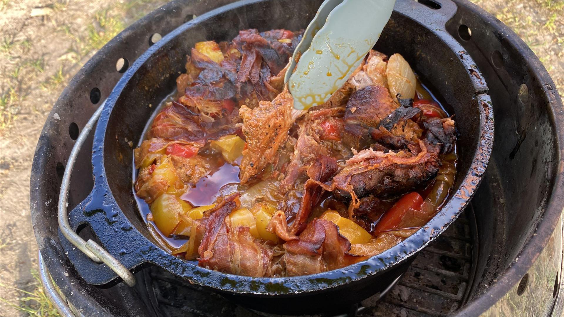 Klassiker aus dem Dutch Oven: Schichtfleisch
