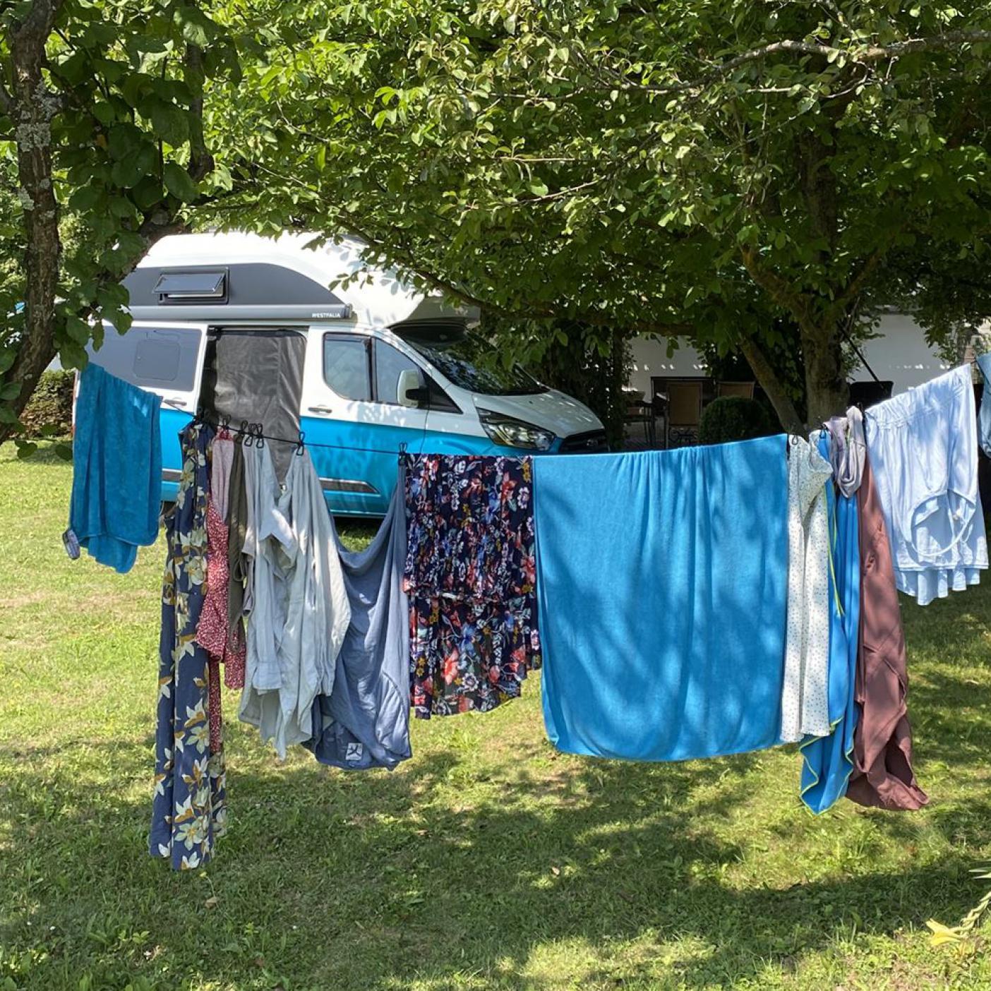 © autormobil.de | Camping mit dem Ford Nugget – Eine Wäscheleine für alle Fälle